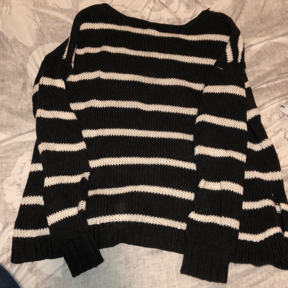 Reposh! Sweater - Picture 3 of 3